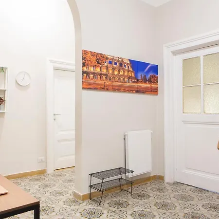 A Un Passo Dal Colosseo Apartment *
