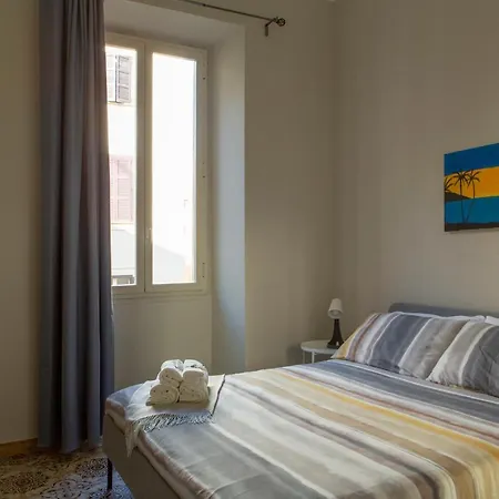 A Un Passo Dal Colosseo Apartment *
